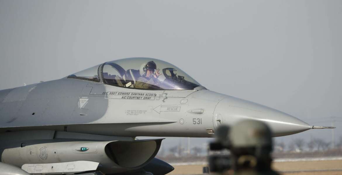 A U.S. Air Force F-16 fighter jet takes part in a joint aerial drills called Vigilant Ace between U.S and South Korea, at the Osan Air Base in Pyeongtaek, South Korea, Wednesday, Dec. 6, 2017. The five-day drill is meant to improve the allies' wartime capabilities and preparedness, South Korea's defense ministry said. (Kim Hong-Ji/Pool Photo via AP)