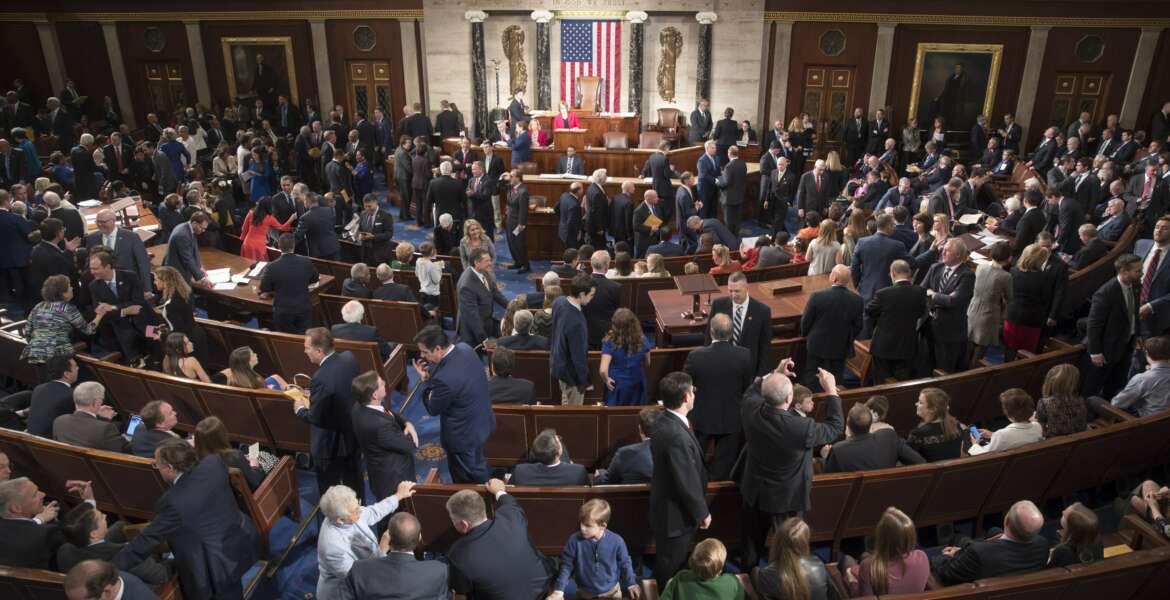 Members of the House of Representatives, some joined by family, gather in the House chamber on Capitol Hill in Washington, Tuesday, Jan. 3, 2017, as the 115th Congress gets under way. (AP Photo/J. Scott Applewhite)