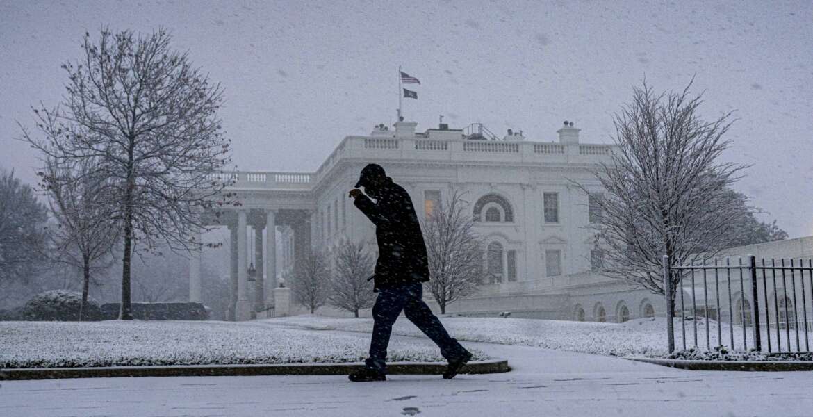 Snow falls at the White House in Washington, Monday, Jan. 3, 2022. (AP Photo/Andrew Harnik)
