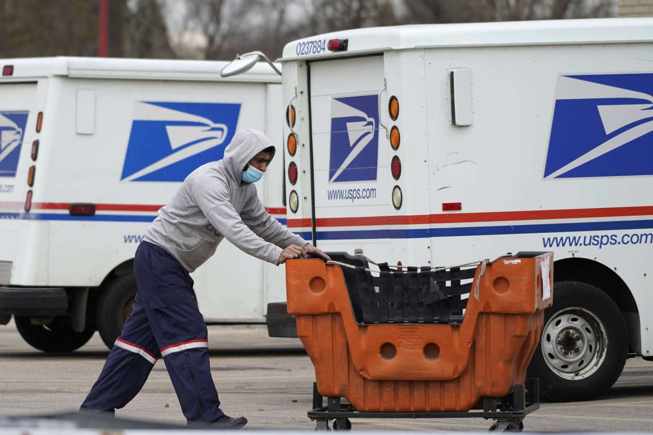 USPS sees ‘massive turnover’ in non-vocation personnel as union protests short-staffing